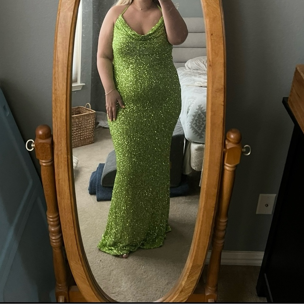 Elegant Green Sequin Dress